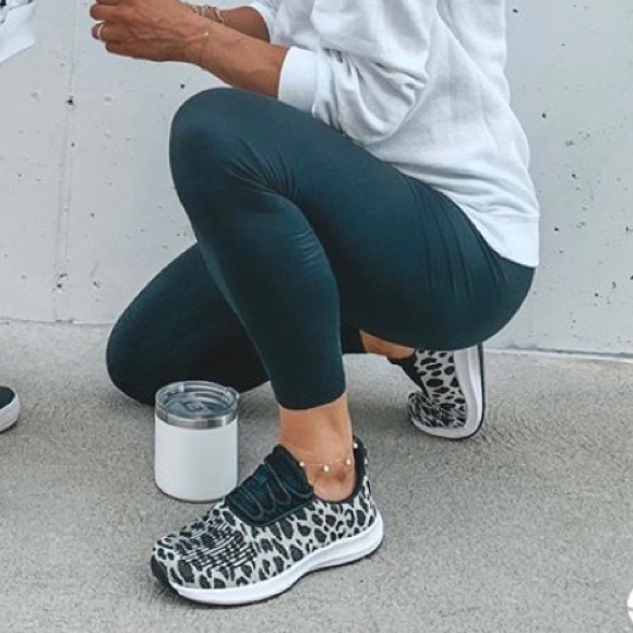 adidas swift run spotted